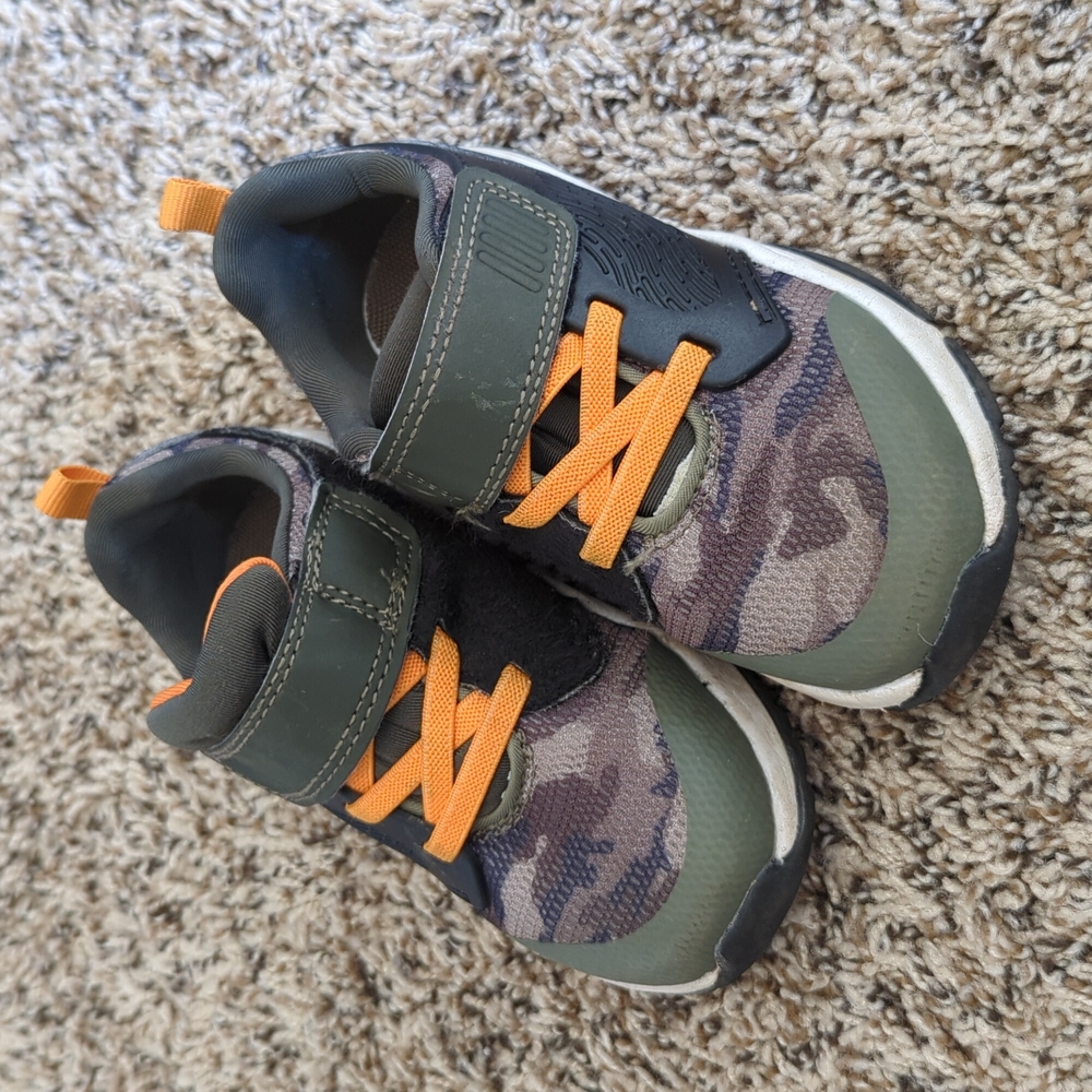 Boys shoes